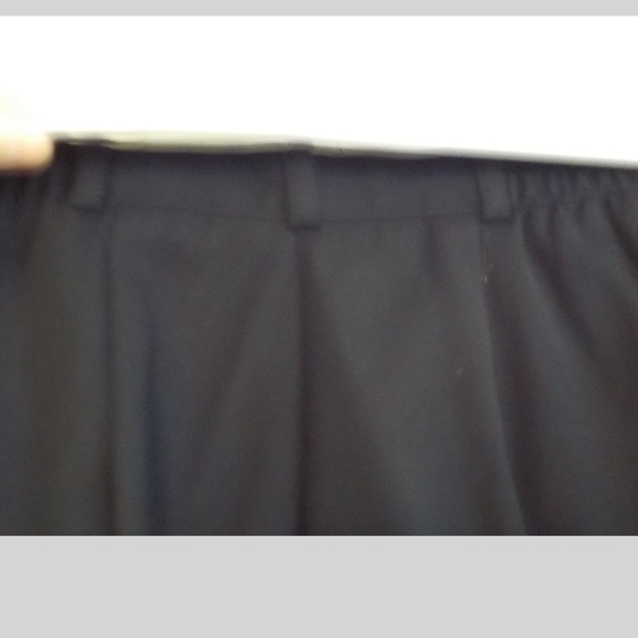 Christopher and Banks - pleated shorts - size 6 - Picture 6 of 6